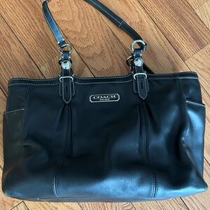 Coach Gallery Black Leather Shoulder Bag